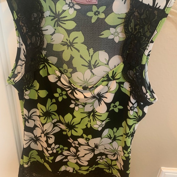 Floral Lace Trim Top - Black and Green - Picture 2 of 3